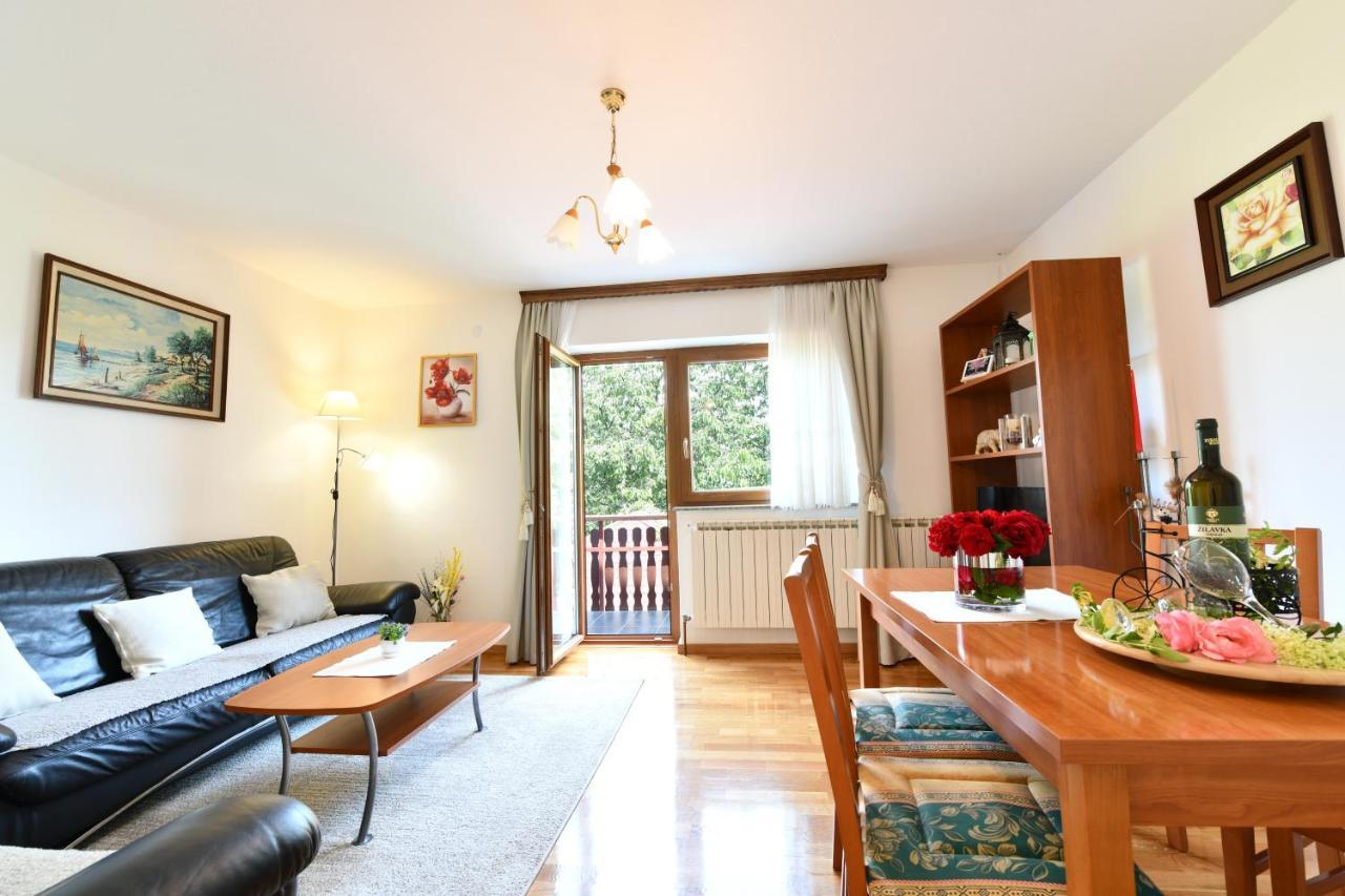 Apartment And Rooms Ivancica Selište Drežničko Kültér fotó