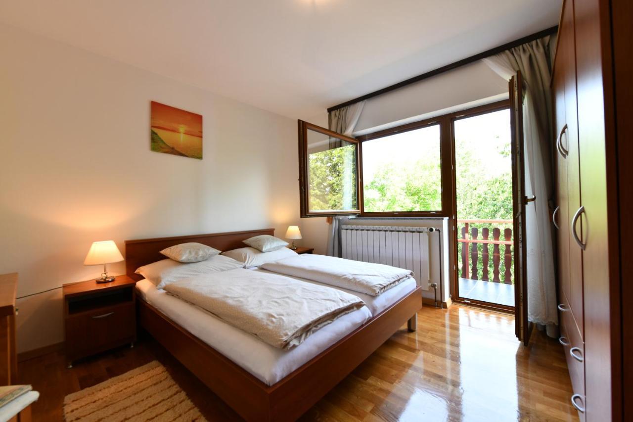 Apartment And Rooms Ivancica Selište Drežničko Kültér fotó