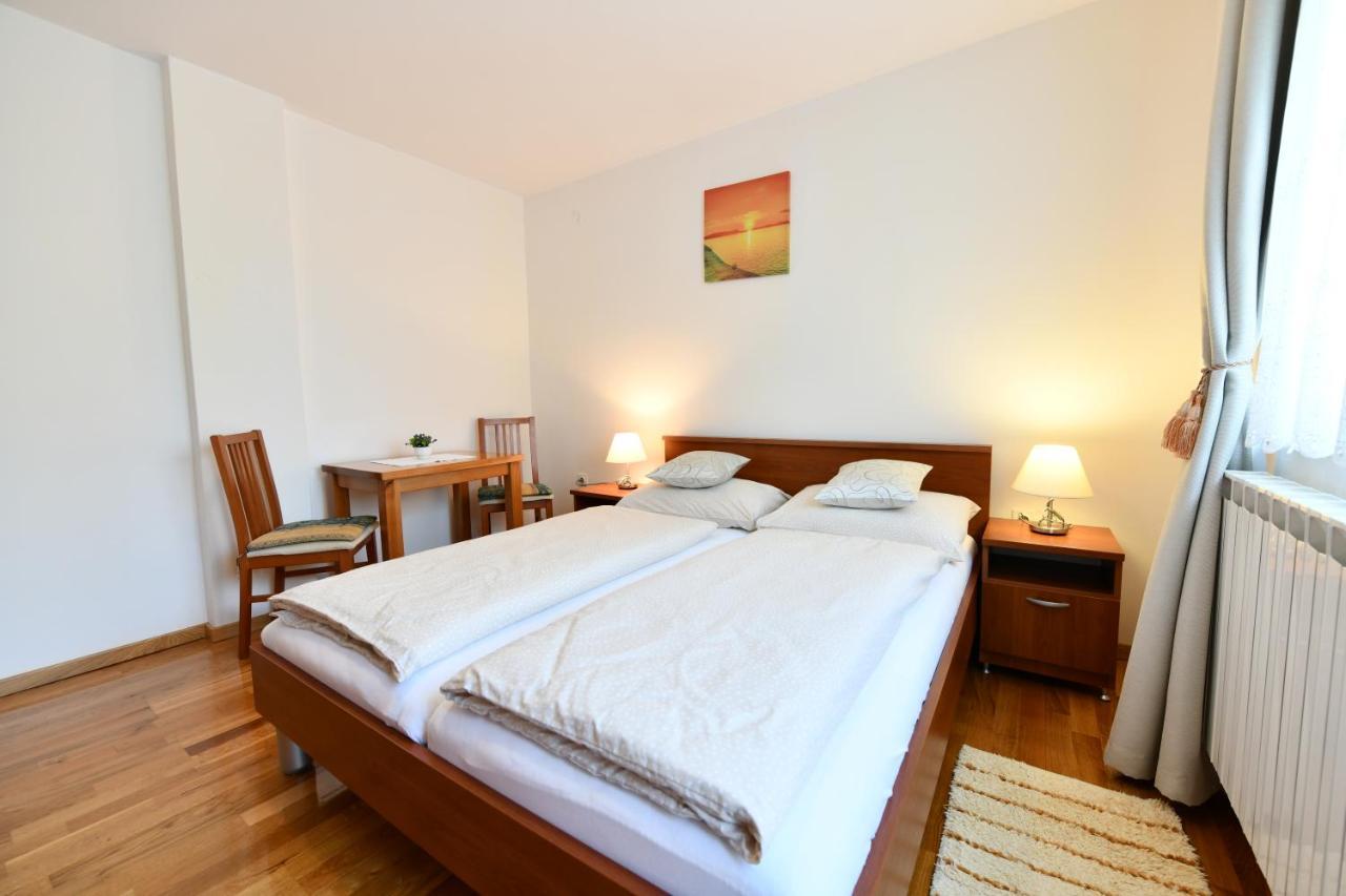 Apartment And Rooms Ivancica Selište Drežničko Kültér fotó