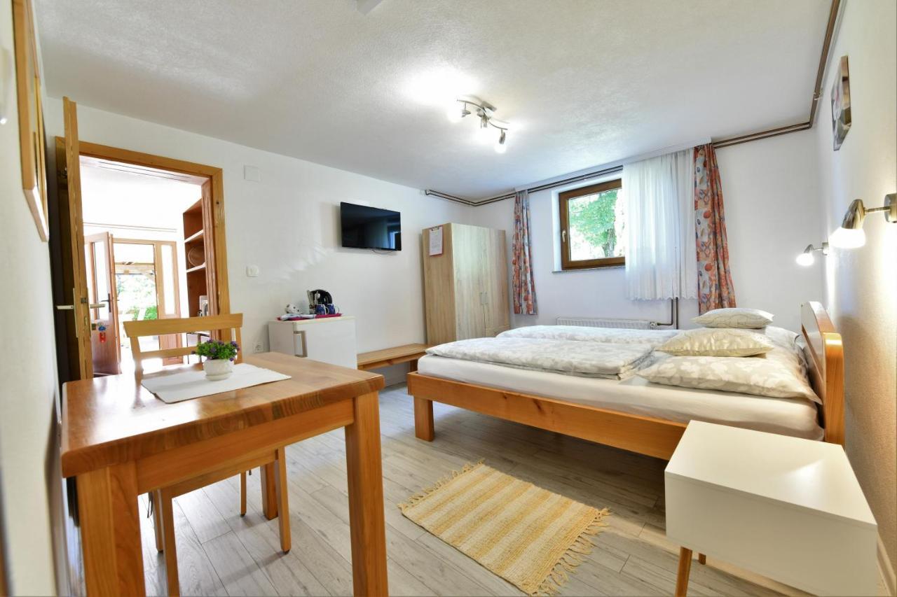 Apartment And Rooms Ivancica Selište Drežničko Kültér fotó