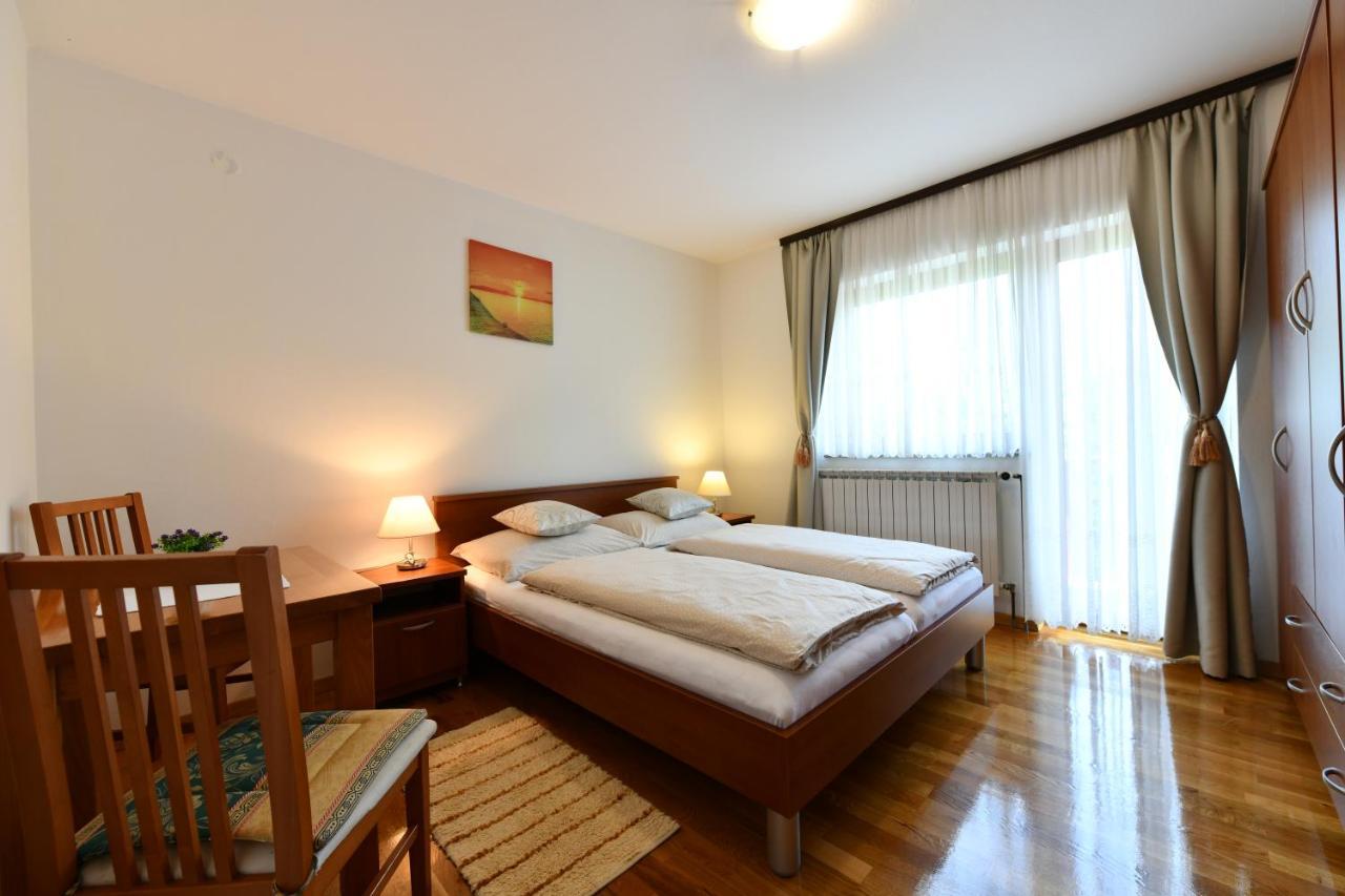 Apartment And Rooms Ivancica Selište Drežničko Kültér fotó