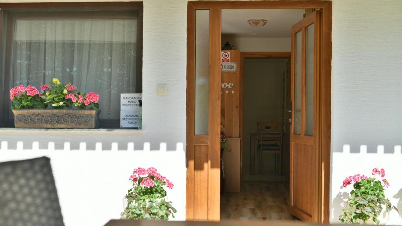 Apartment And Rooms Ivancica Selište Drežničko Kültér fotó